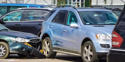 5 Essential Tips for Handling Parking Lot Accidents