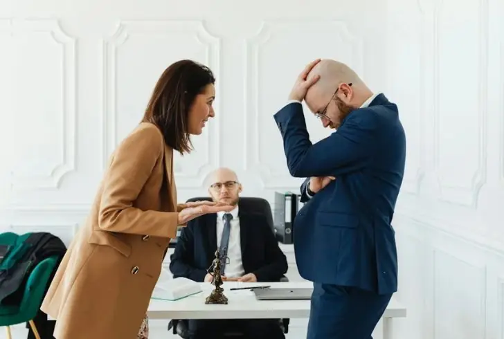 Family law attorney providing divorce advice